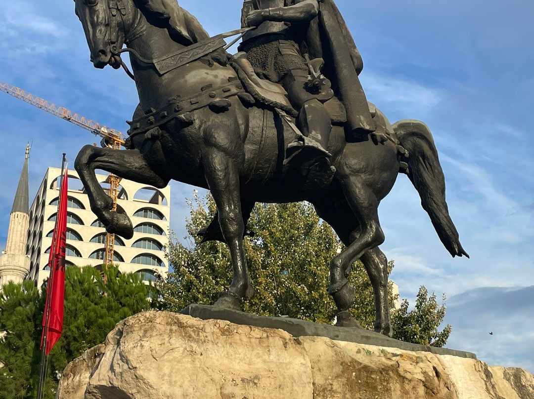 Skanderbeg Statue-地拉那必去景点