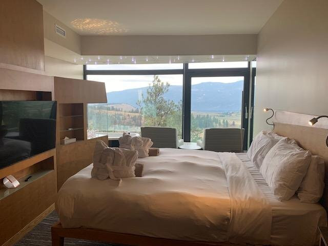 闪奕山庄度假酒店主图