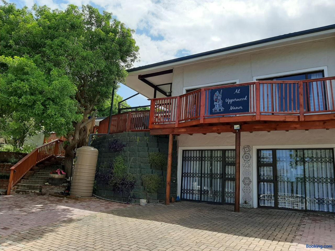 At Upperwood Manor主图