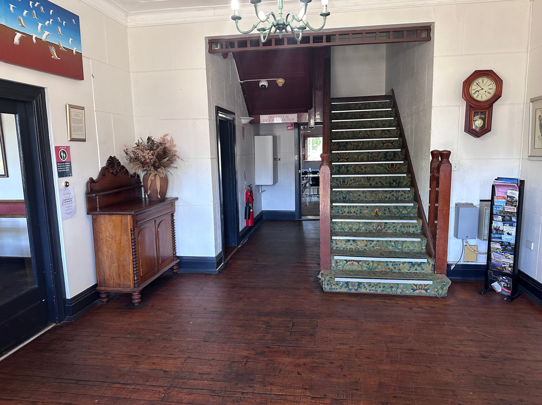 Port Of Bourke Hotel主图