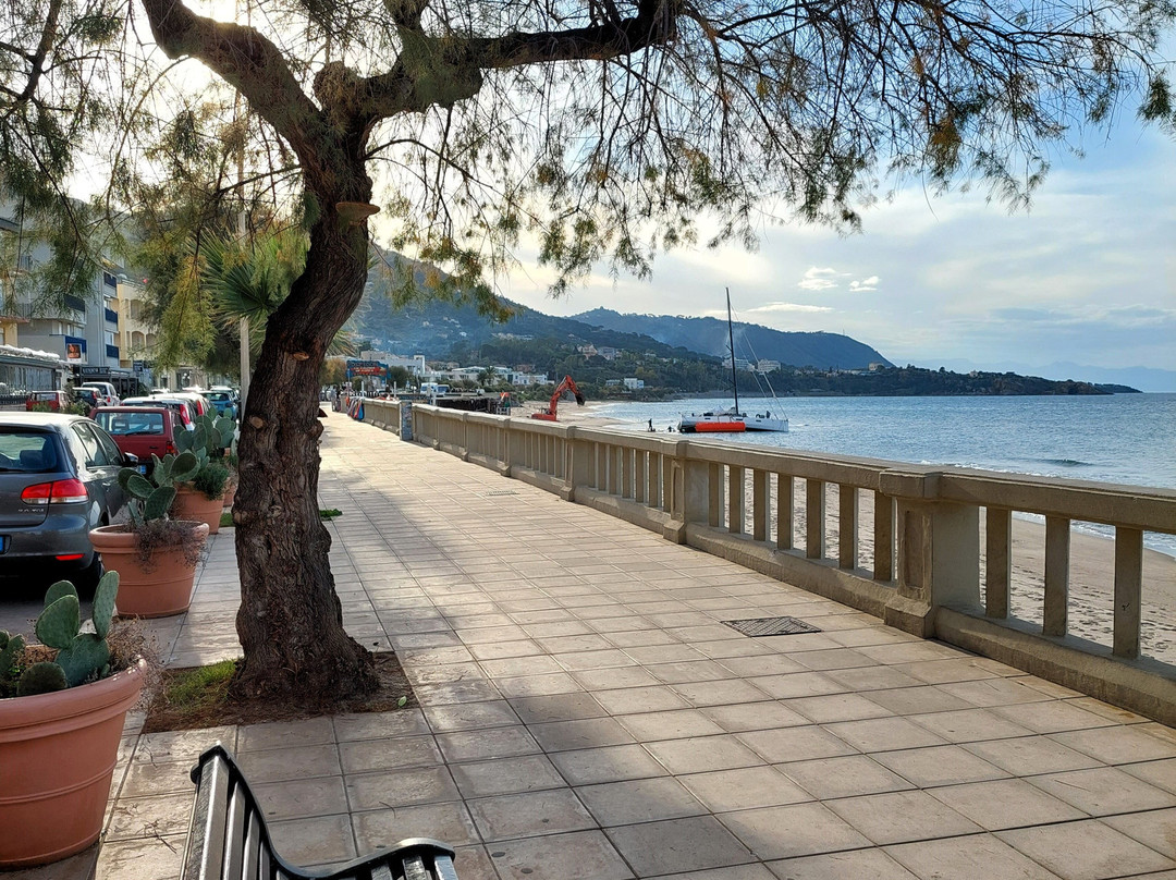 Lungomare Cristoforo Colombo景点图片