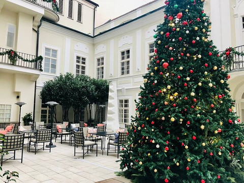 布拉格宫帕克蒂夫马美颂套房酒店主图