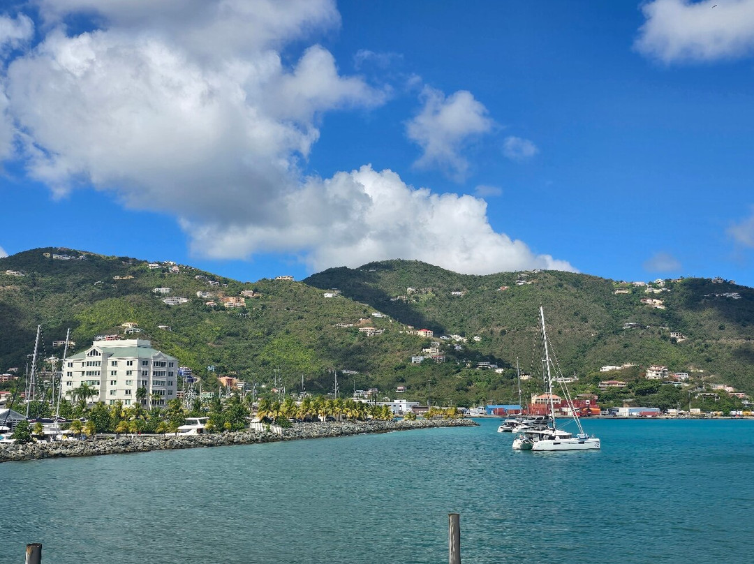 Aromas Cigar & Martini Bar-Road Town必去景点