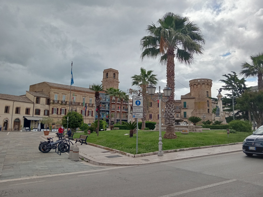 Piazza Rossetti-瓦斯托必去景点