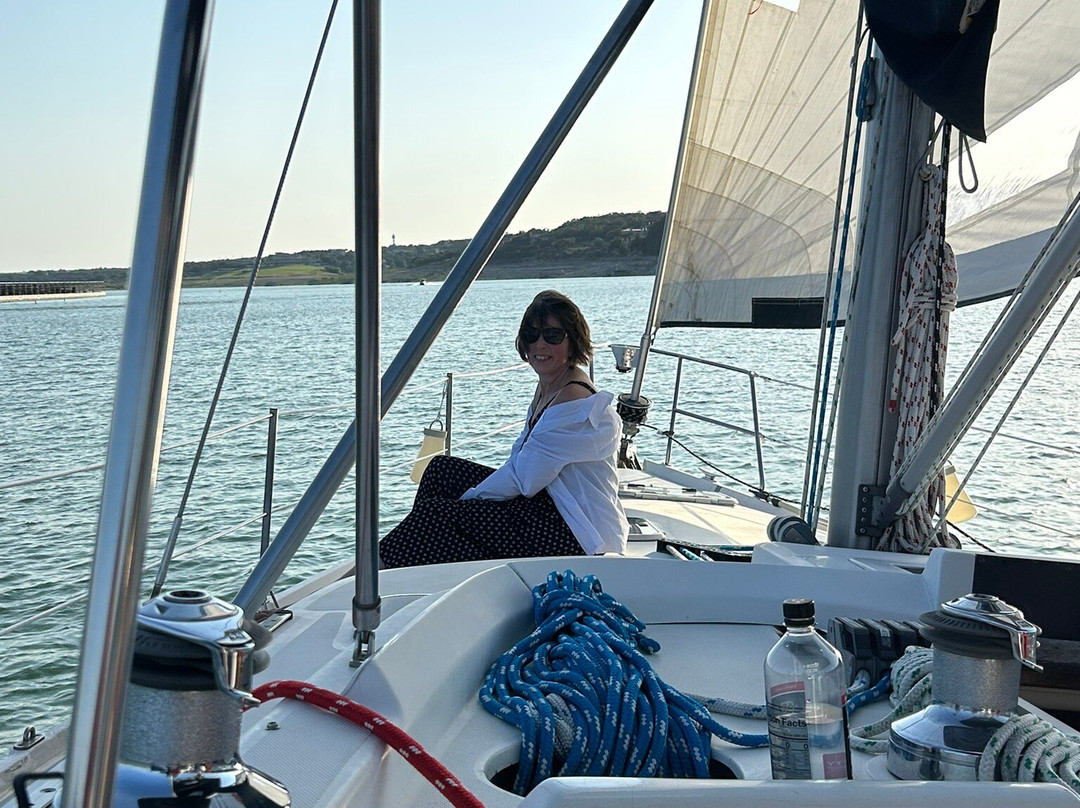 Sail Austin Charters - Private Tours-Lakeway必去景点