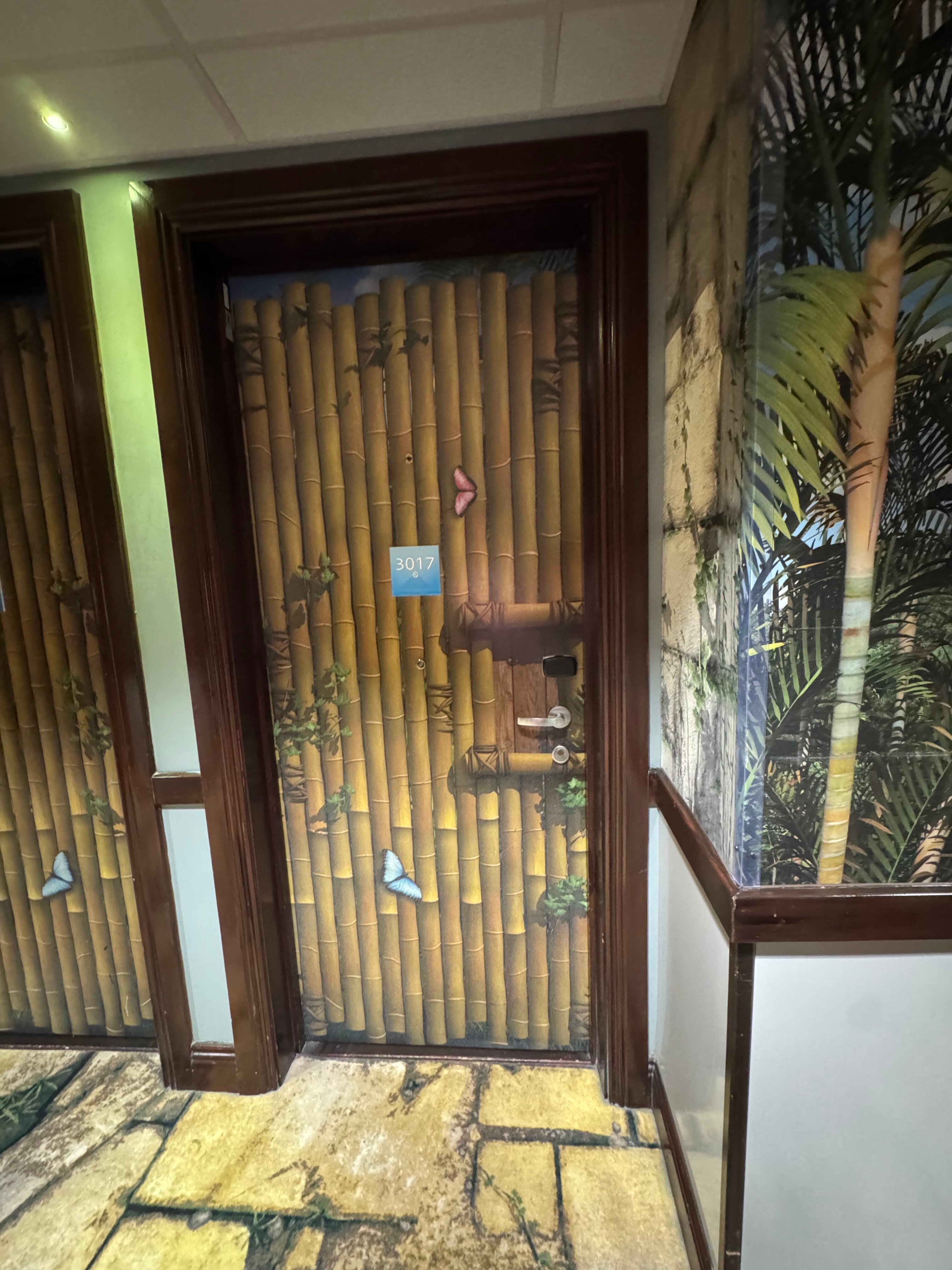 Chessington Azteca Hotel-官方