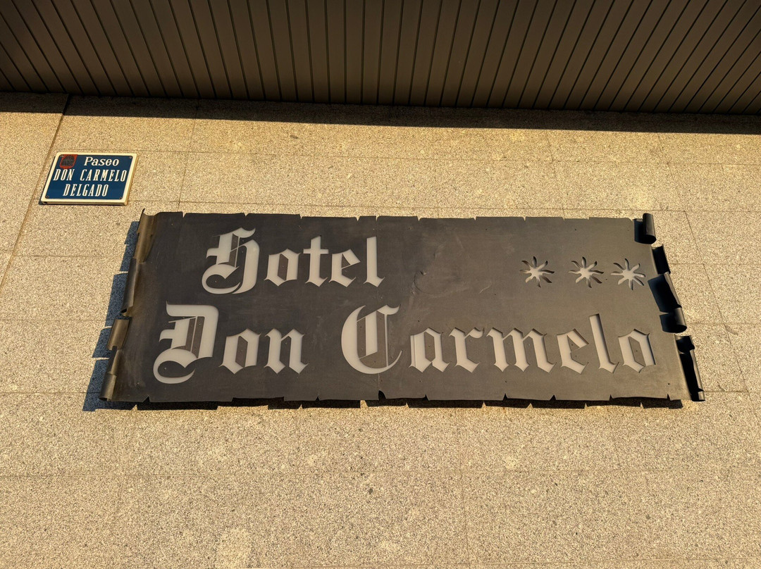 唐卡梅洛酒店主图