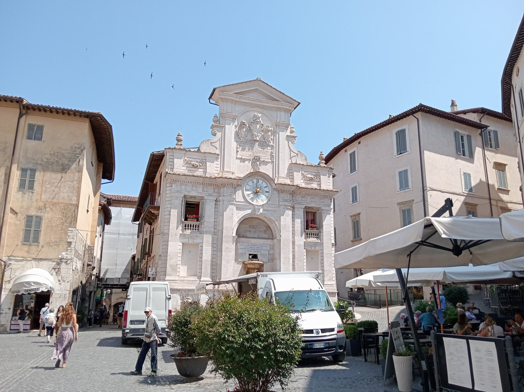 Fontana di Piazza del Mercato-斯波莱托必去景点