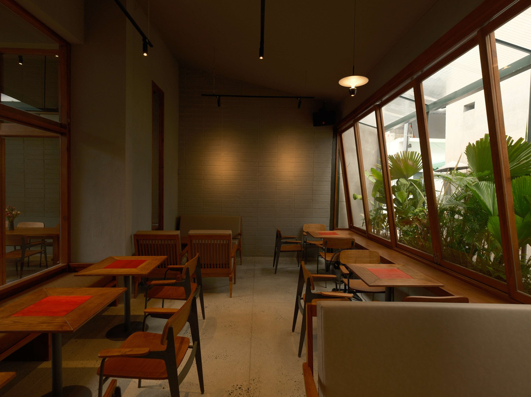 Solis Coffee, Brunch & Beer