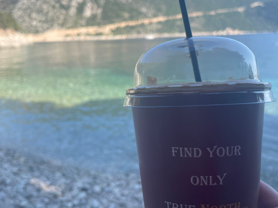 Paralía Fríkes-Frikes必去景点