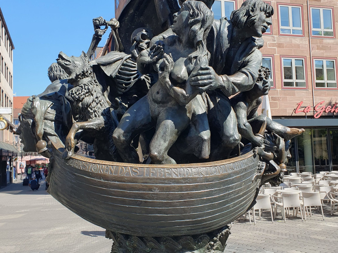 Narrenschiffbrunnen-纽伦堡必去景点