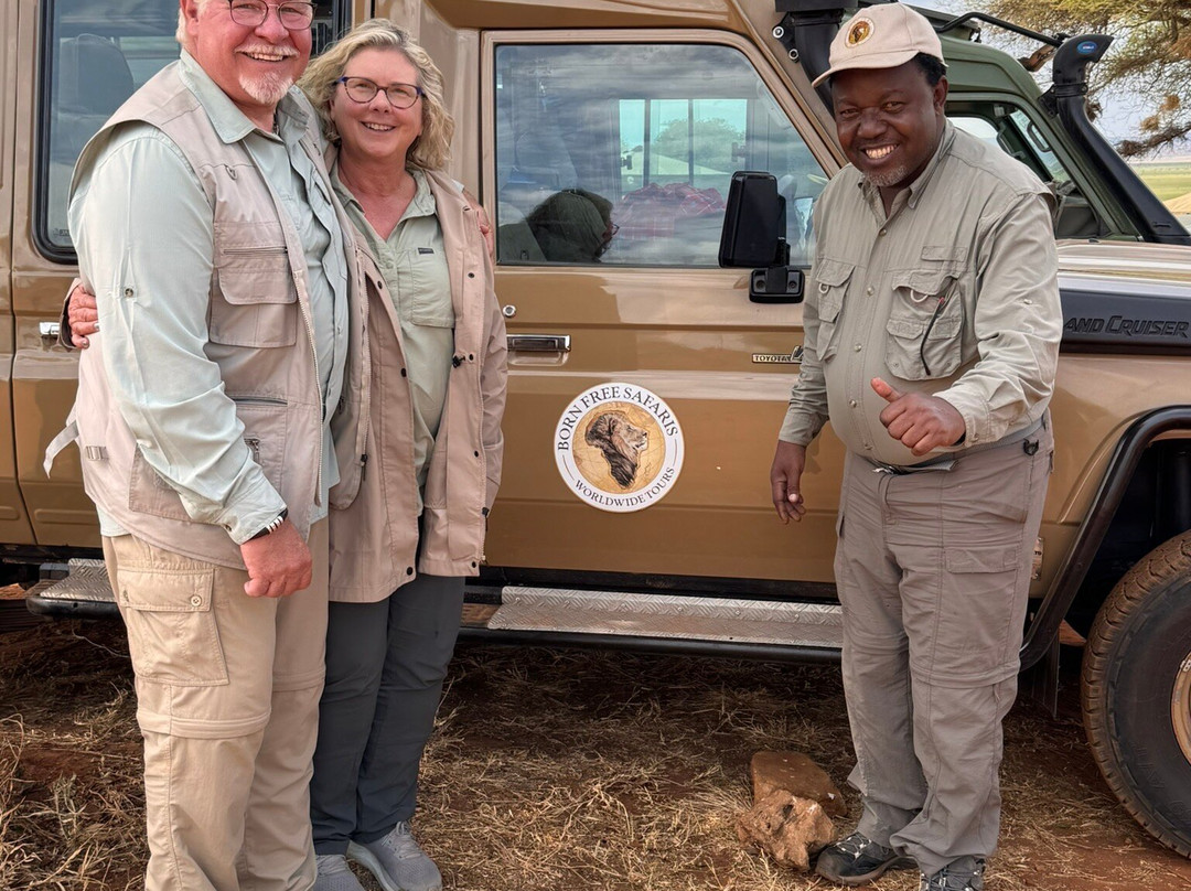 Bearfoot Expeditions-阿鲁沙国家公园必去景点