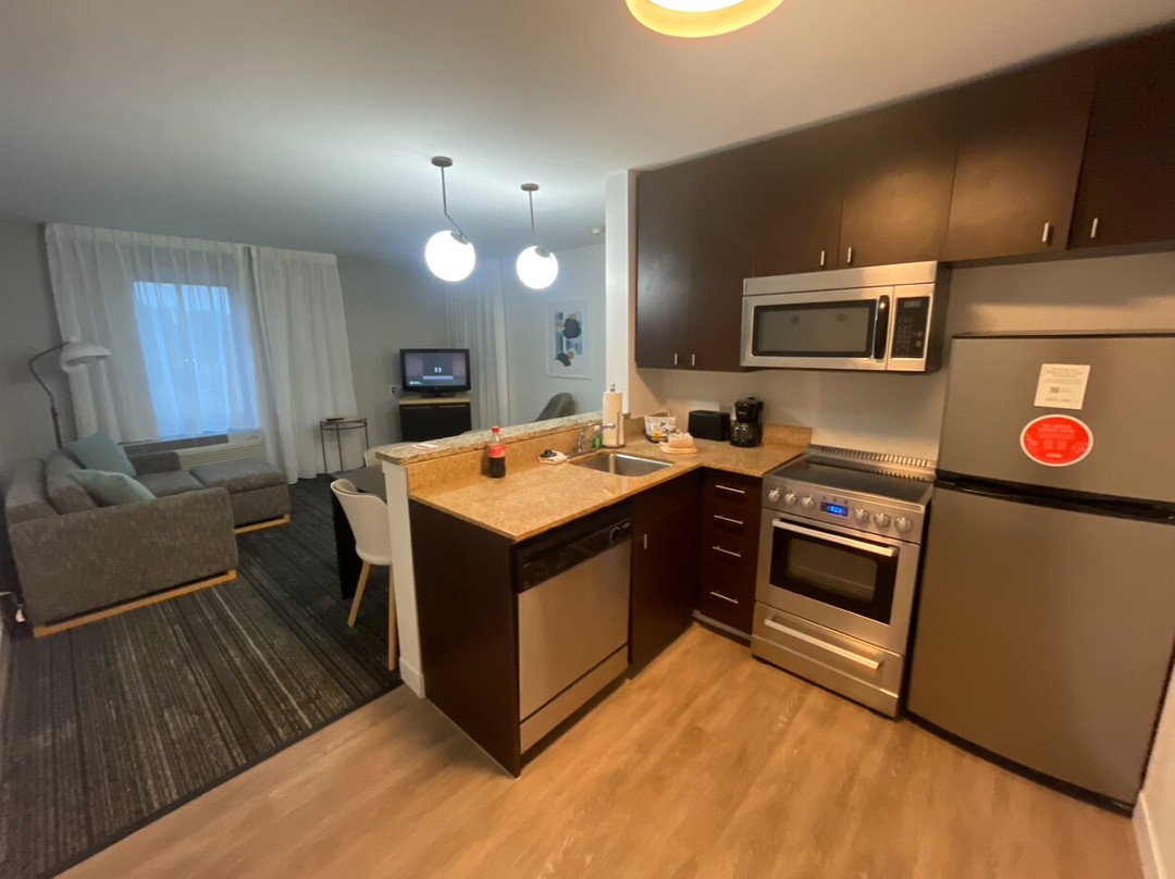 亨廷顿唐普雷斯套房酒店主图