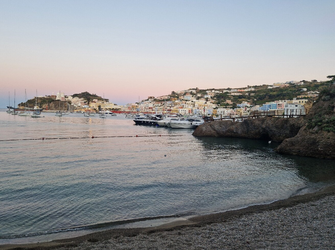 Spiaggia di Giancos-Ponza必去景点