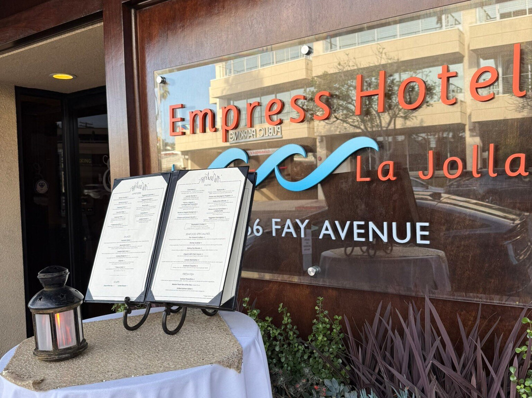 皇后大酒店主图