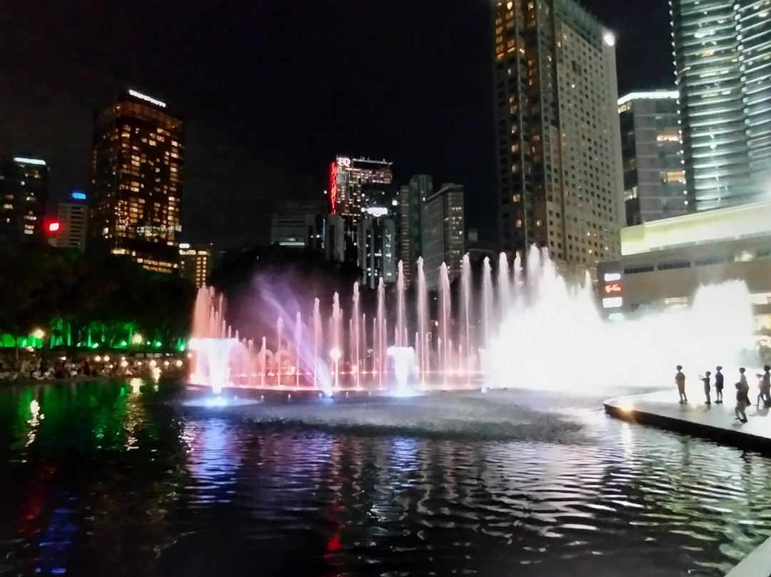 幻彩湖喷泉秀-吉隆坡必去景点