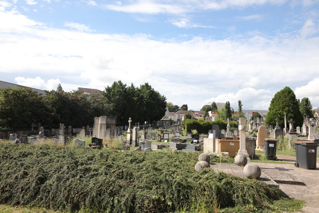 Cimetière De L'est-索恩河畔沙隆必去景点