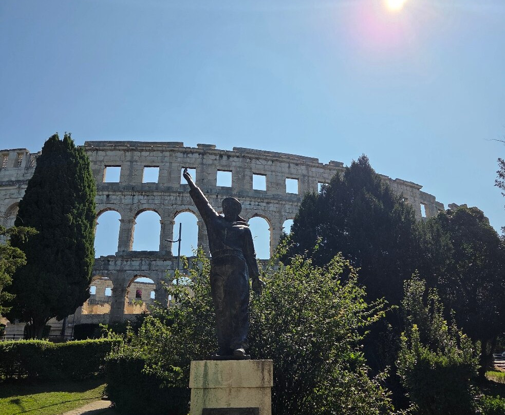 Walking Tour Pula with a local - Augustus Walks-普拉必去景点