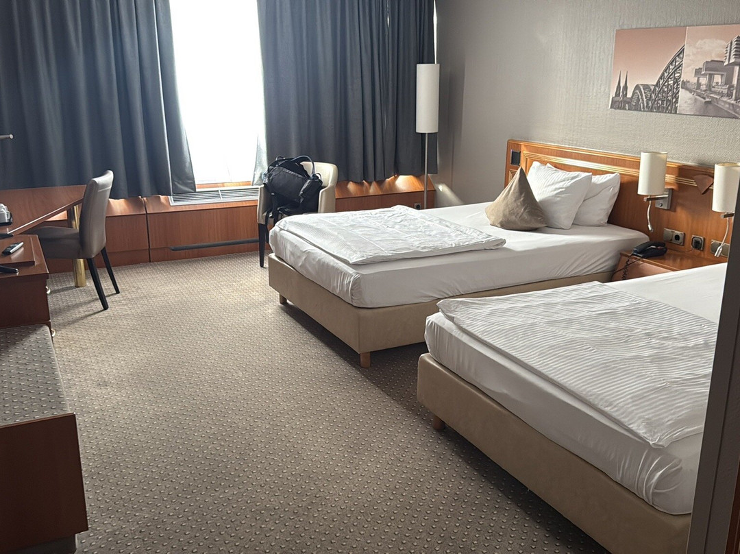 科隆波恩机场假日酒店主图