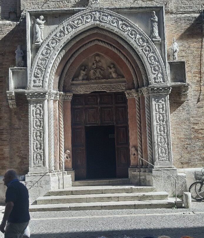 Santuario Santa Maria delle Grazie-佩萨罗必去景点