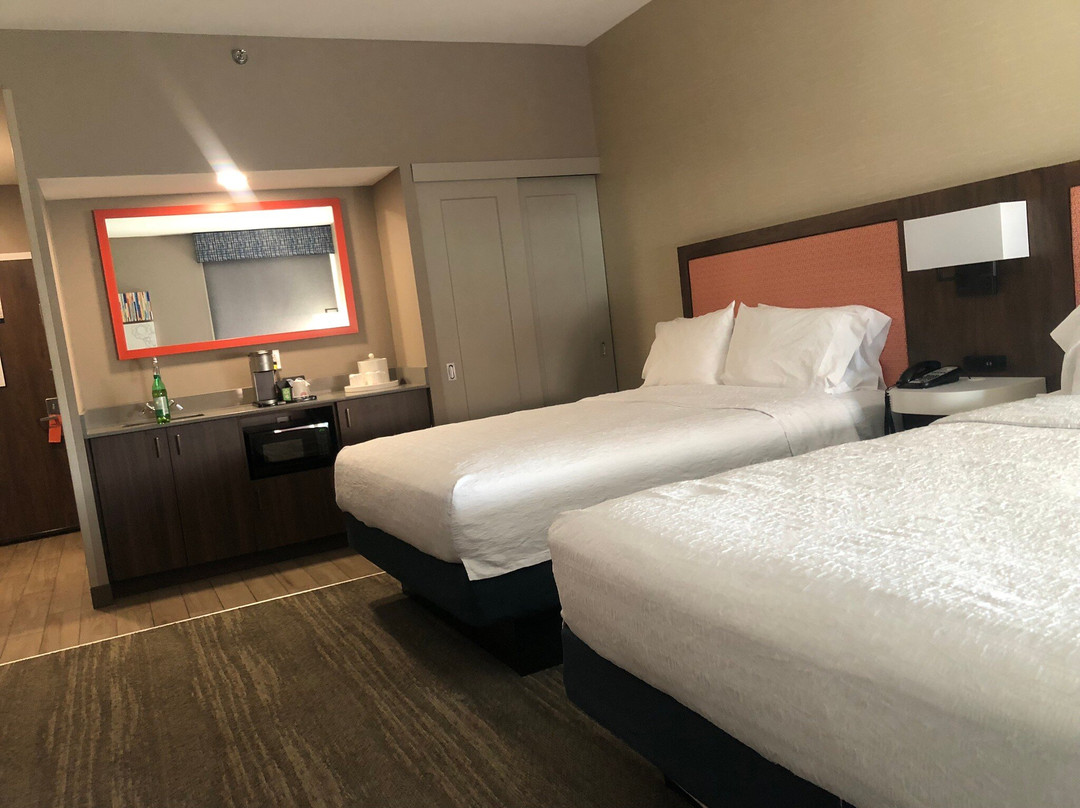 希尔顿汉普顿酒店主图