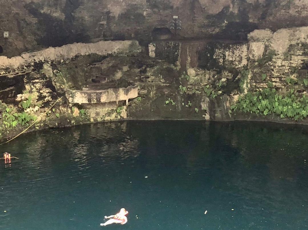 Cenote Zaci-巴利亚多利德必去景点