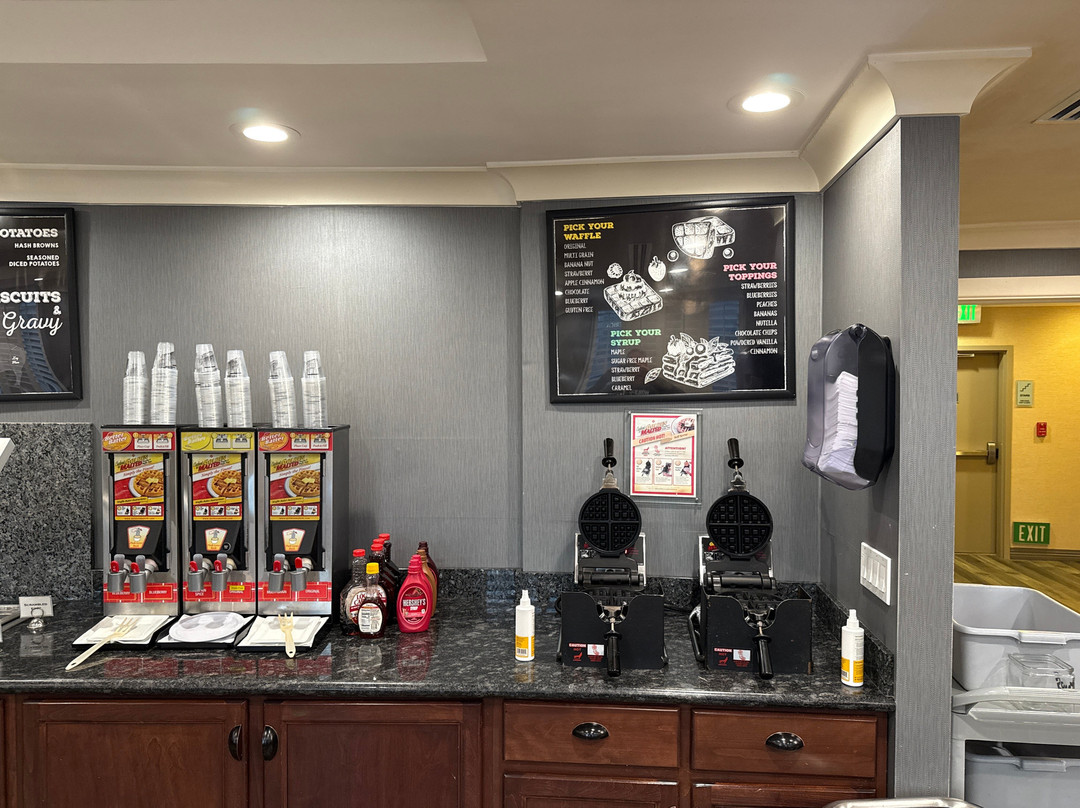 贝斯特韦斯特普拉斯阿维塔套房酒店主图