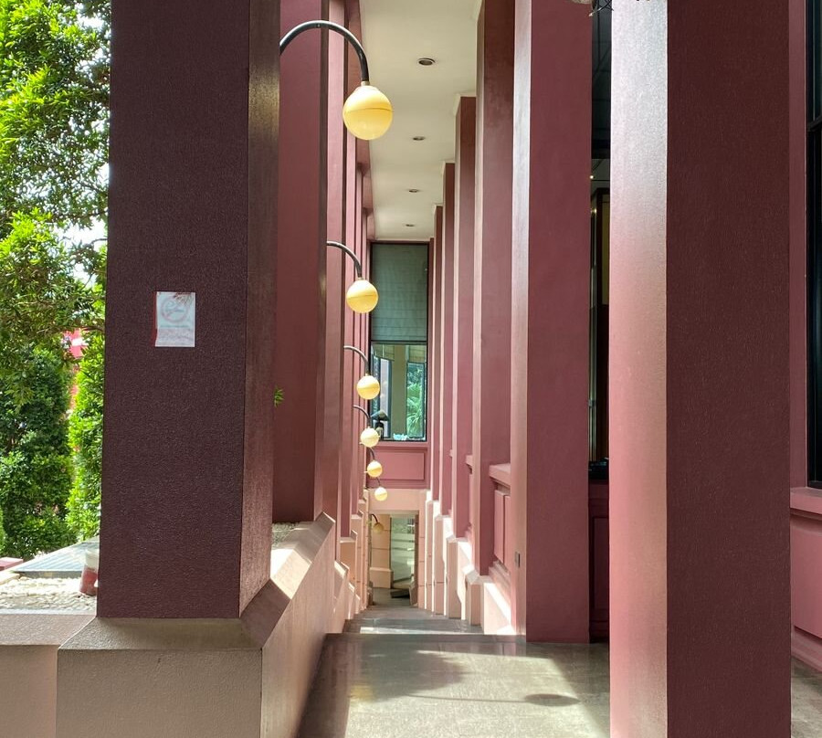 雷德托普酒店主图