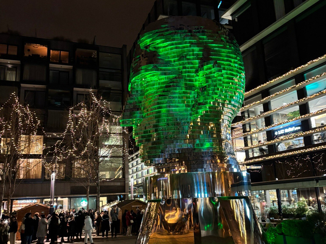 卡夫卡雕像-布拉格必去景点