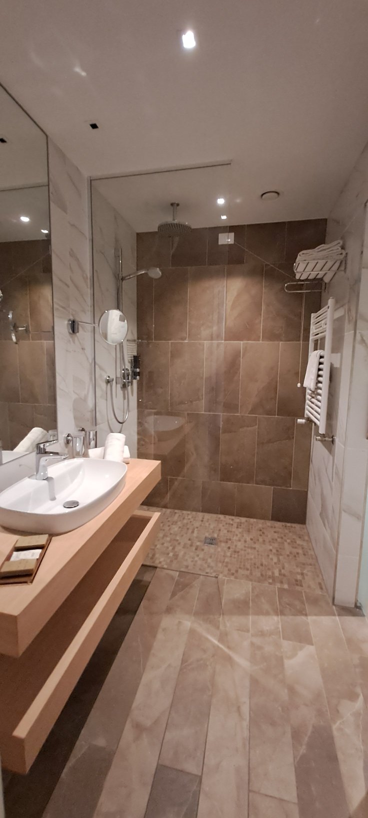 Leonardo Hotel Lago di Garda – Wellness and Spa-浴室