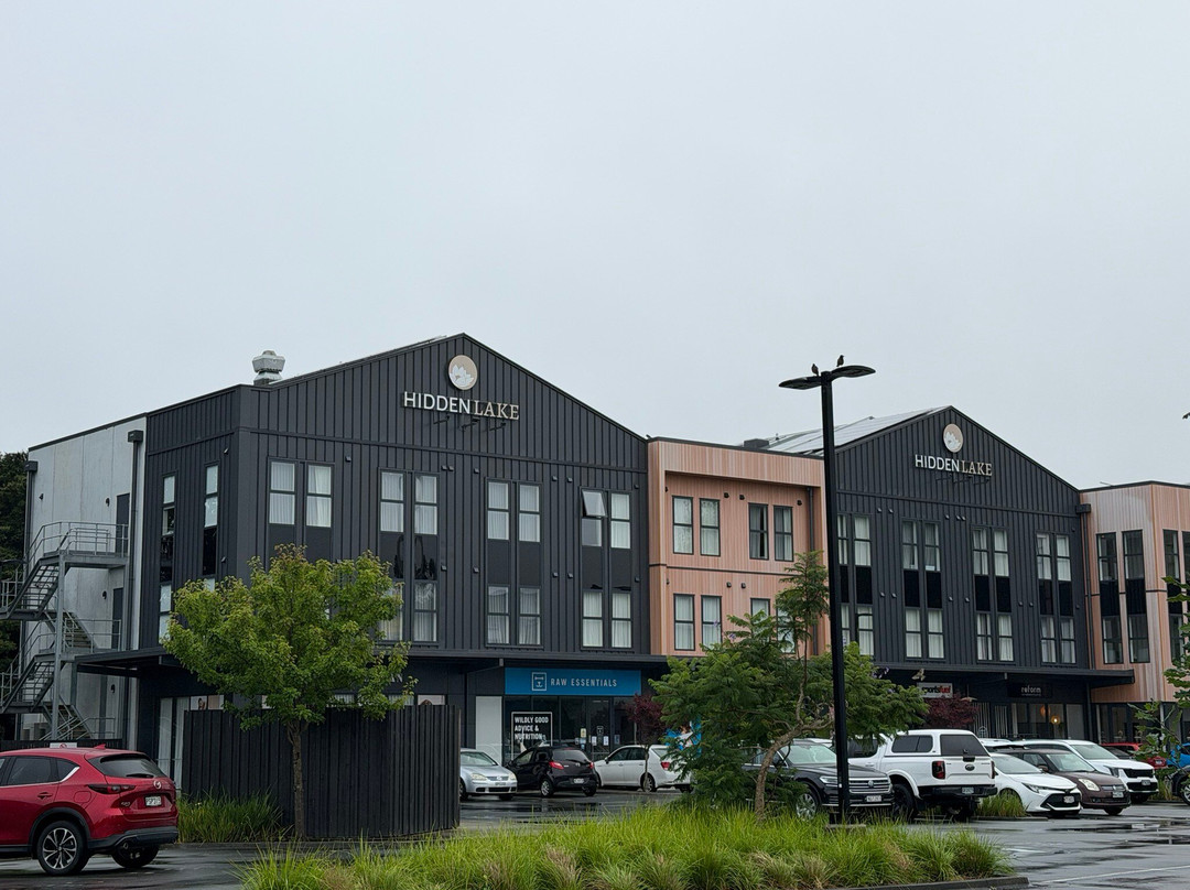 Hidden Lake Hotel & Apartments主图