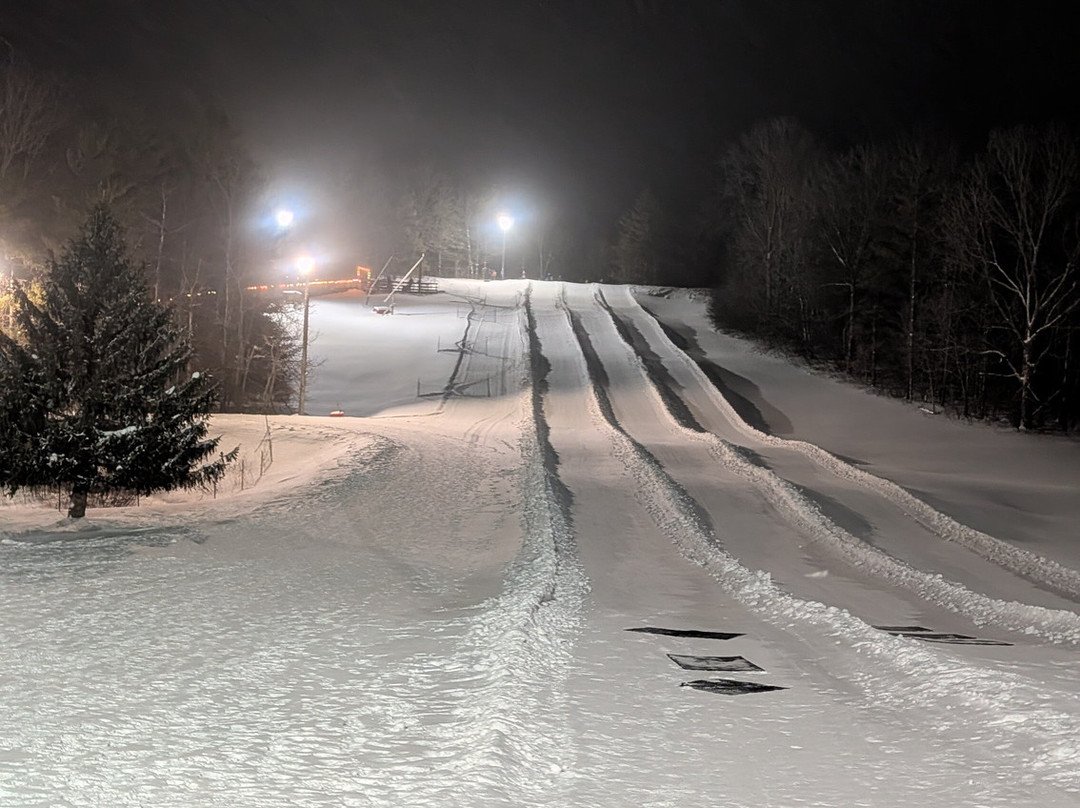 River Valley Winter Tube Slide-圣玛丽必去景点
