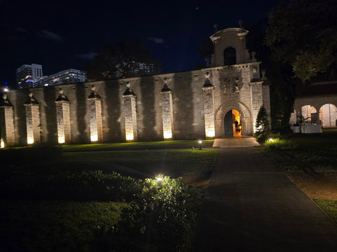 The Ancient Spanish Monastery-北迈阿密海滩必去景点