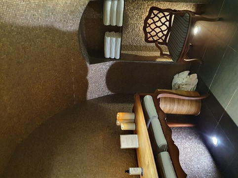 法瓦尔公馆酒店主图