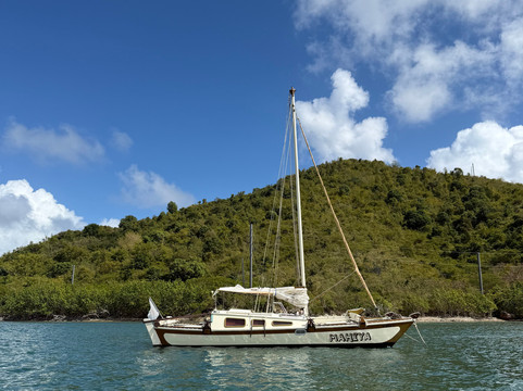Mahiya - Virgin Magic Charters-Coral Bay必去景点