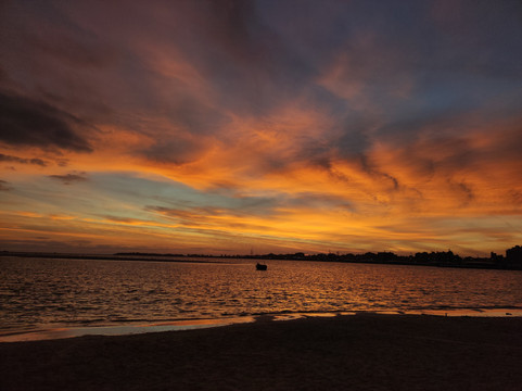 Triumph White Sands主图