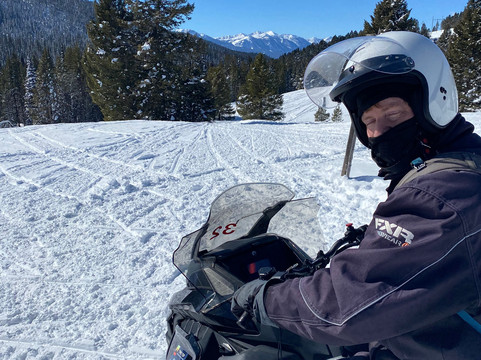 Two Top Snowmobile Rentals and Tours-西黄石镇必去景点