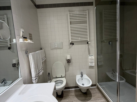 卡斯特里餐厅酒店主图