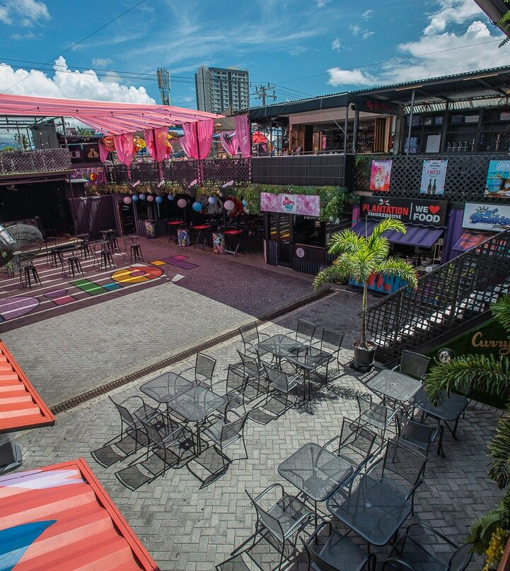 Di Lot Restaurant & Bar