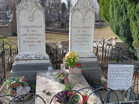 Tombe Arthur Rimbaud-沙勒维尔梅济耶尔必去景点
