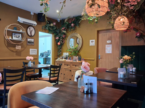 The Hutch Deli And Cafe