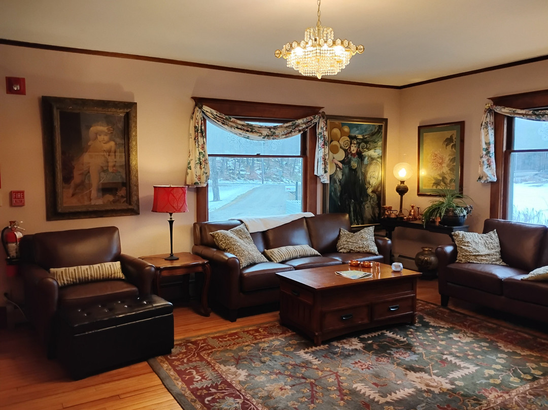 疯狂河旅馆主图