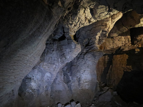 Ruakuri Cave-怀托摩洞穴必去景点
