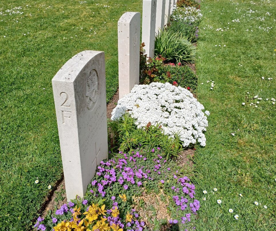 Ranville War Cemetery-Ranville必去景点