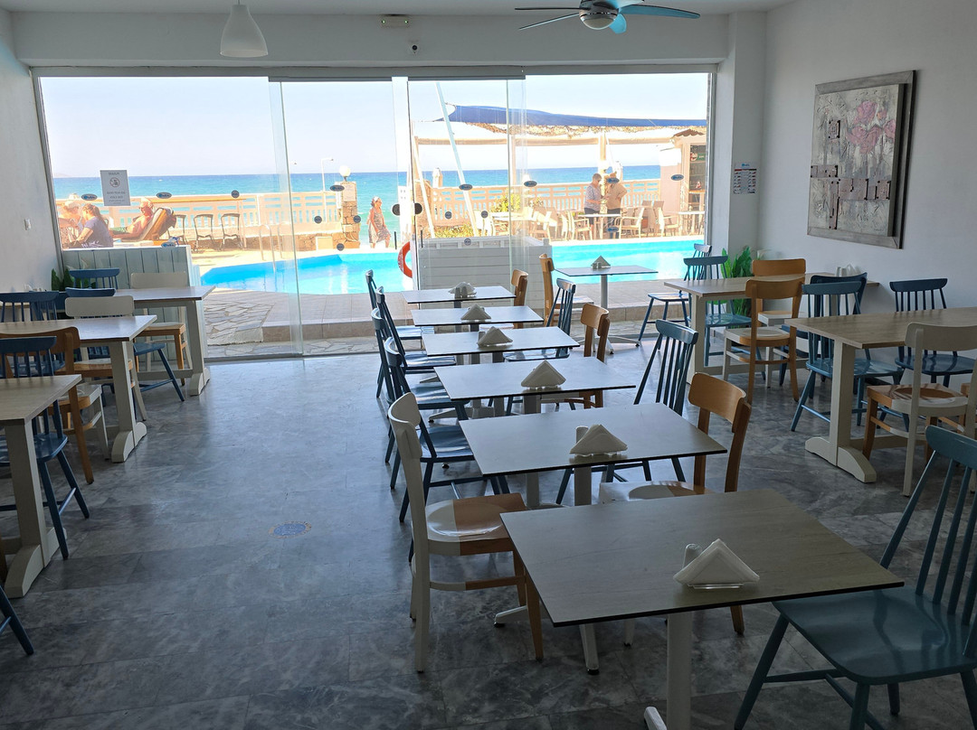 日落海滩酒店主图
