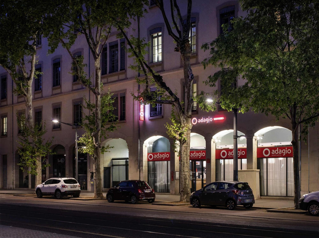 Sainte-Foy-les-Lyon酒店住宿-里昂康福伦斯酒店