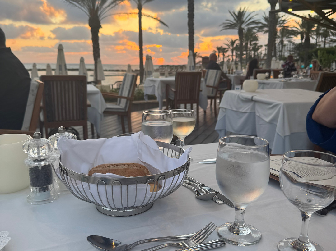 Constantinou Bros Pioneer Beach Hotel主图