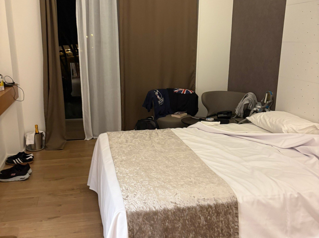 黄金萨劳海岸酒店 - 限成人主图
