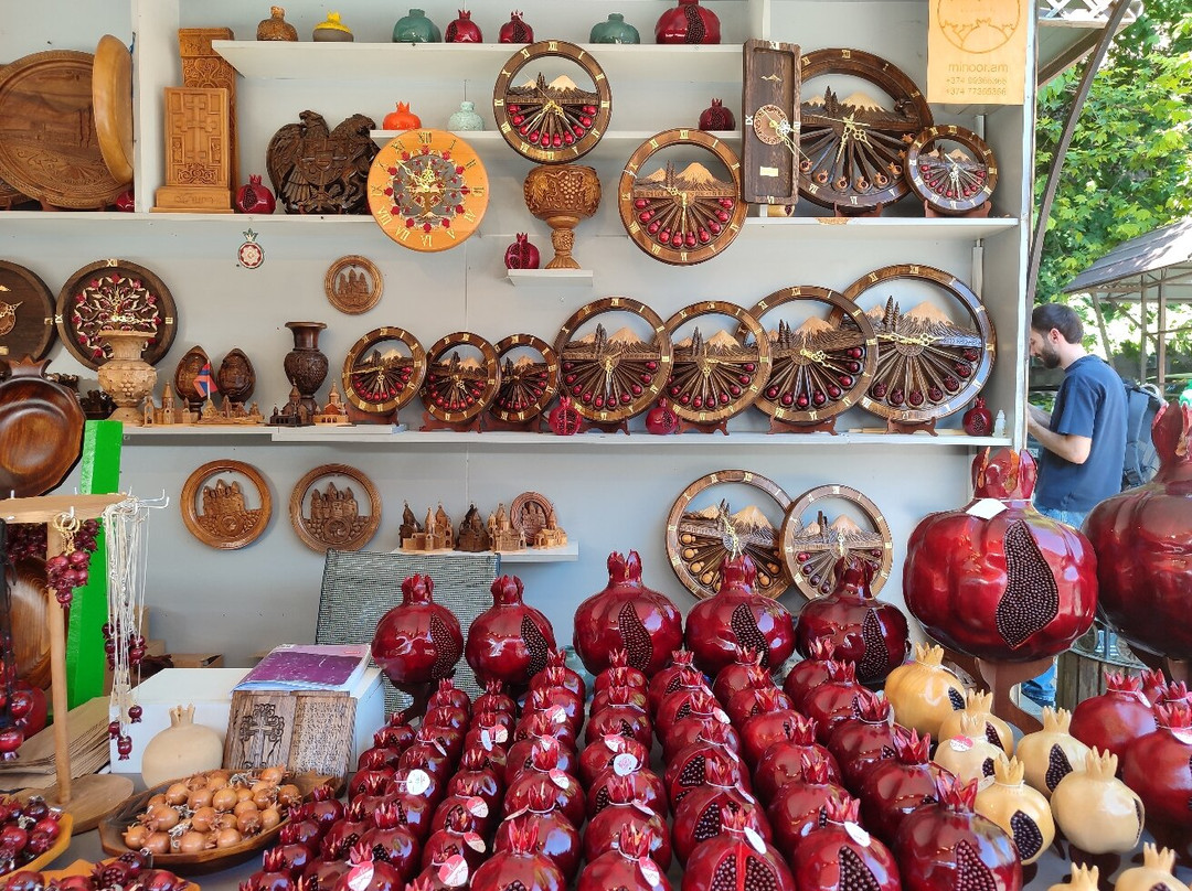 Vernissage Market
