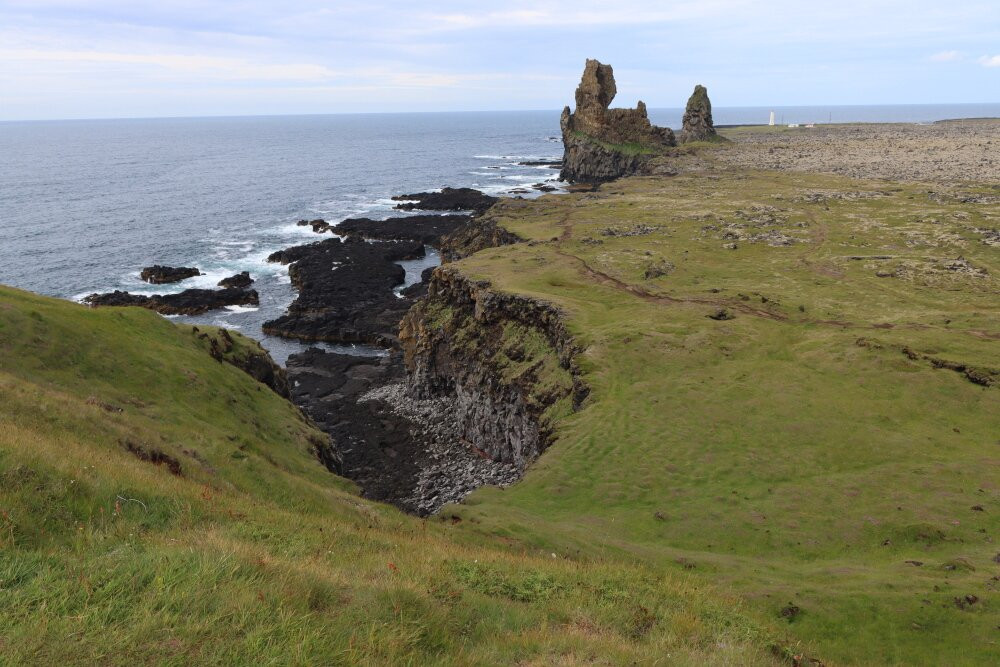 Londrangar Basalt Cliffs-Hellnar必去景点
